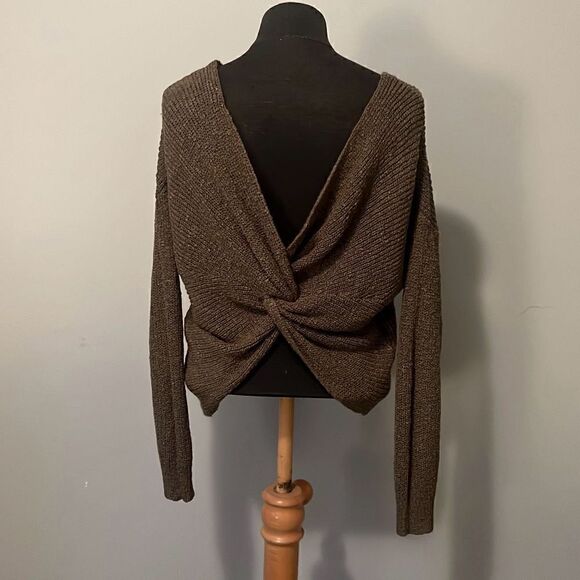 Moon & Madison Womens Knit V-Neck Back Twist Pullover Sweater - Picture 3 of 6